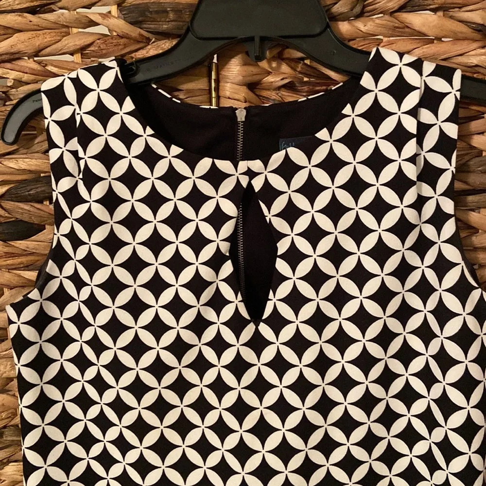 Gabby Skye dress. Size 8. Black and White - Picture 3 of 7